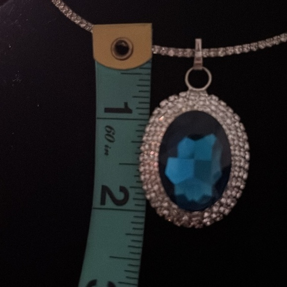 Elegant Silver and Blue Jewelry Set - Picture 9 of 12